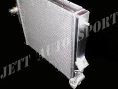 Vue de 3/4 épaisseur faisceau 50mm radiateur aluminium compétition Renault Clio 16S Williams JAS Engineering