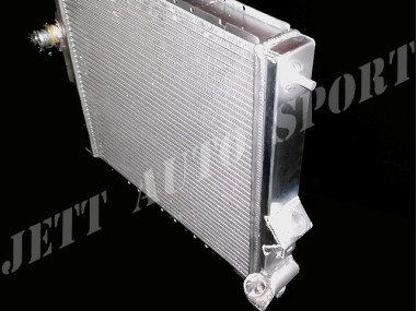 Vue de 3/4 épaisseur faisceau 50mm radiateur aluminium compétition Renault Clio 16S Williams JAS Engineering