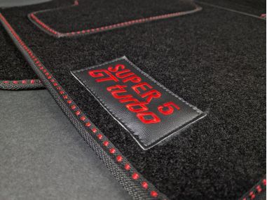 Tapis de Sol Broderie Rouge 5 Gt Turbo (av + ar)