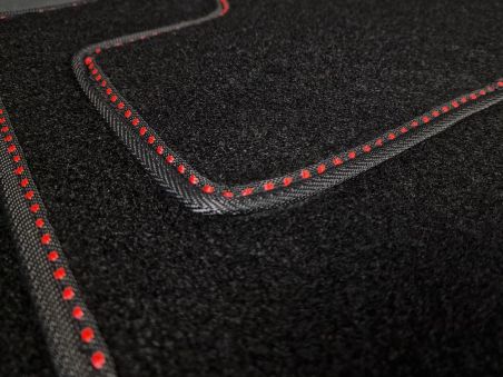 Tapis de Sol Broderie Rouge 5 Gt Turbo (av + ar) Tapis de Sol Broderie Rouge 5 Gt Turbo (av + ar)
