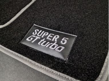 Tapis de Sol Broderie Grise 5 Gt Turbo (av + ar)