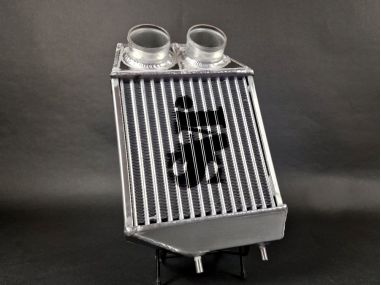 Vue de face échangeur aluminium gros volume intercooler Renault 5 GT Turbo JAS Engineering