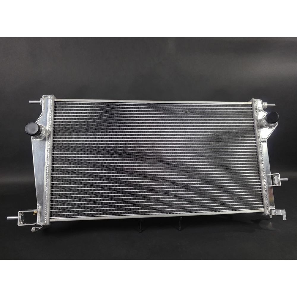 Radiateur eau tout aluminium soudé TIG vue de face Renault Megane 3 RS JAS Engineering