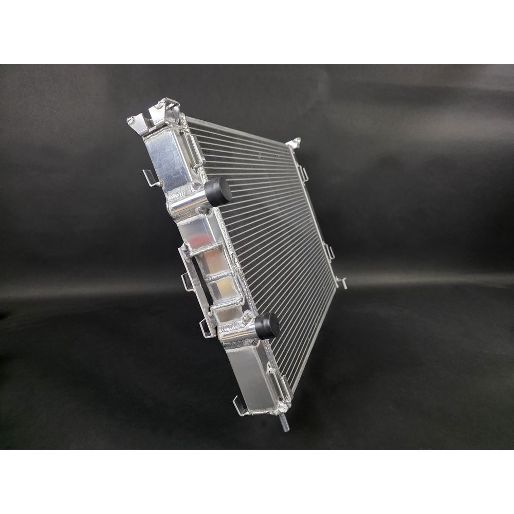 Zoom boite a eau aluminium et pattes de maintien plug and play radiateur Megane 2 RS