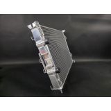 Zoom boite a eau aluminium et pattes de maintien plug and play radiateur Megane 2 RS